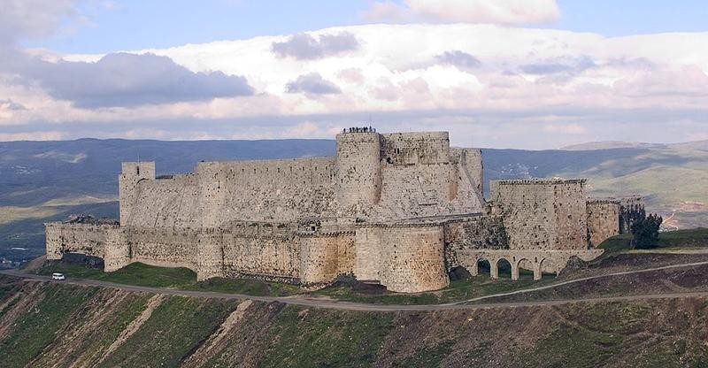 Die Kreuzritterburg Krak des Chevaliers (UNESCO-Weltkulturerbe) in Syrien