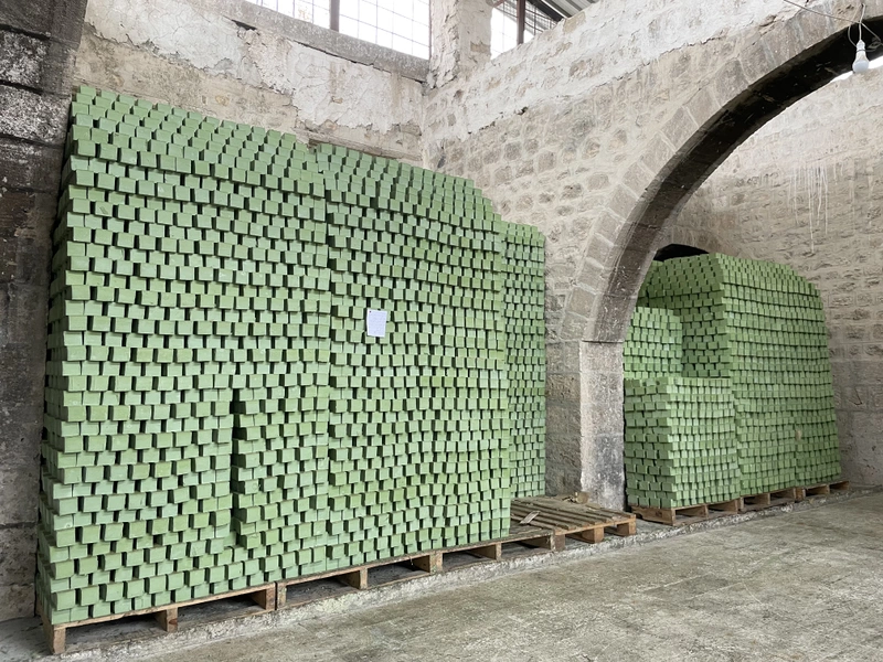 Lagerung von original Aleppo-Seife in Fabrik in Syrien