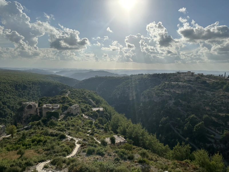 Grüne bergige Landschaft in Syrien