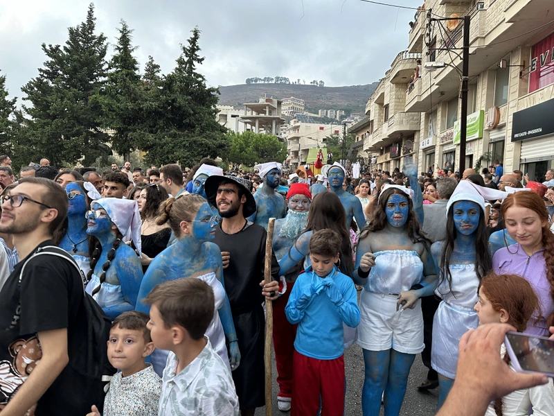 Verkleidete Familie beim Karneval in Syrien